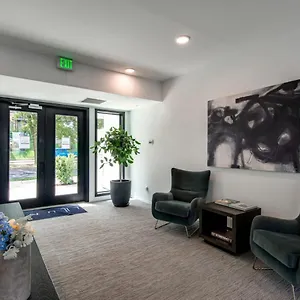  Holiday home Gulch Located With 4 Beds, Pool, Private Patio And Secure Parking